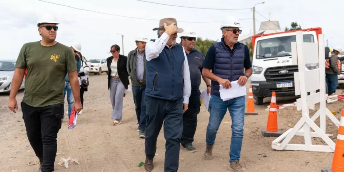 Othar recorrió la obra de butano de Stella Maris que beneficiará a 51 familias