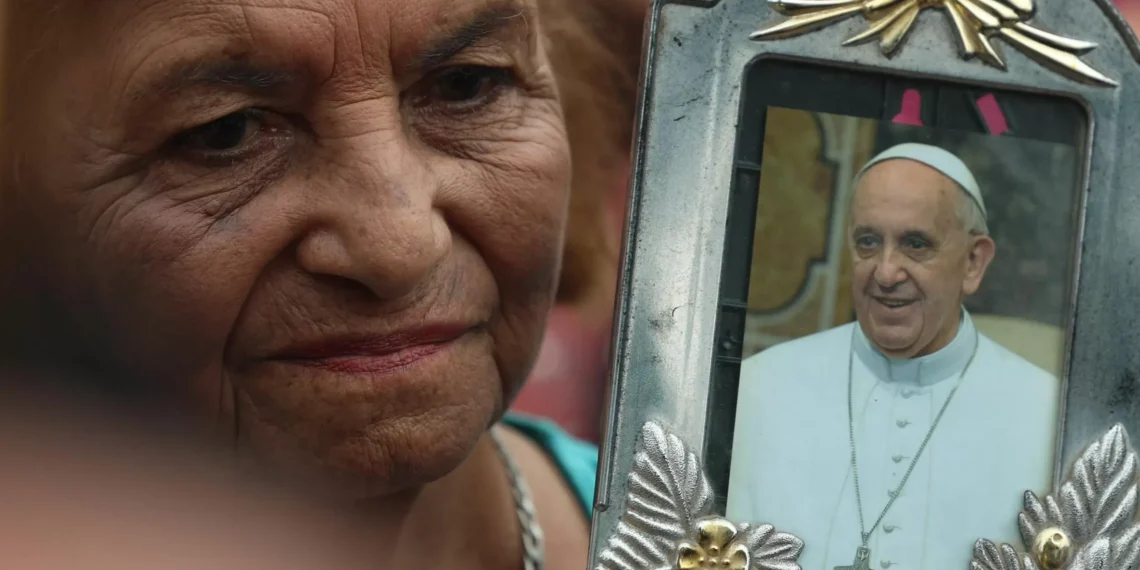 El Papa Francisco “ha descansado bien toda la noche”, tras su leve mejoría