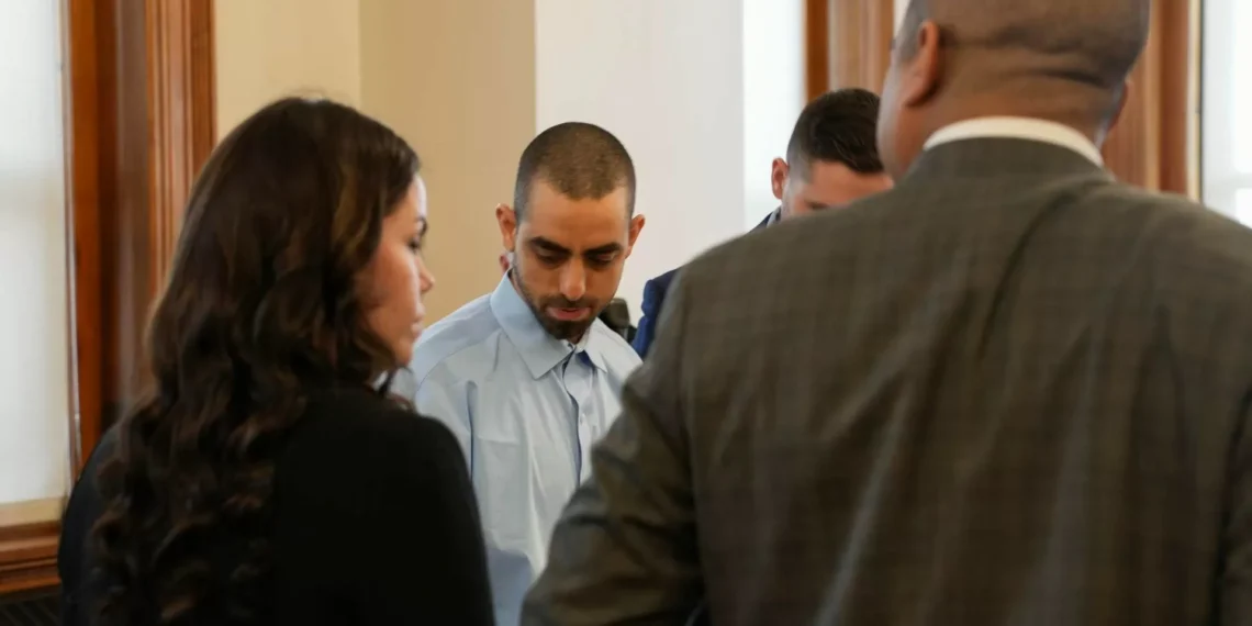 El atacante de Salman Rushdie, declarado culpable de intento de eliminación y agresión