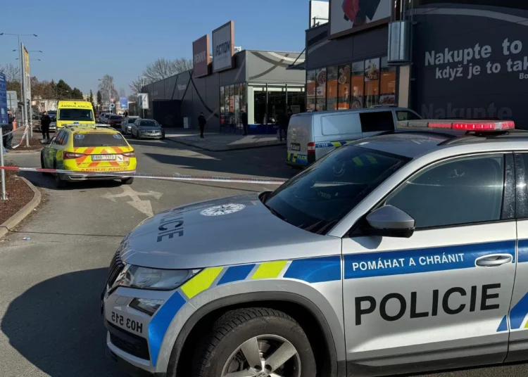 Un joven de 16 años mata a dos mujeres en espina calle comercial en la República Checa