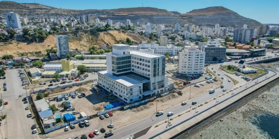 Othar recorrió la obra de la Clínica polifacético, un centro de alta complejidad que fortalecerá el sistema de salud en Comodoro