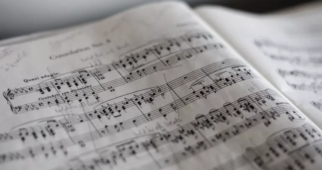 “La Poesía: Una Conexión Universal a Través  las Palabras”