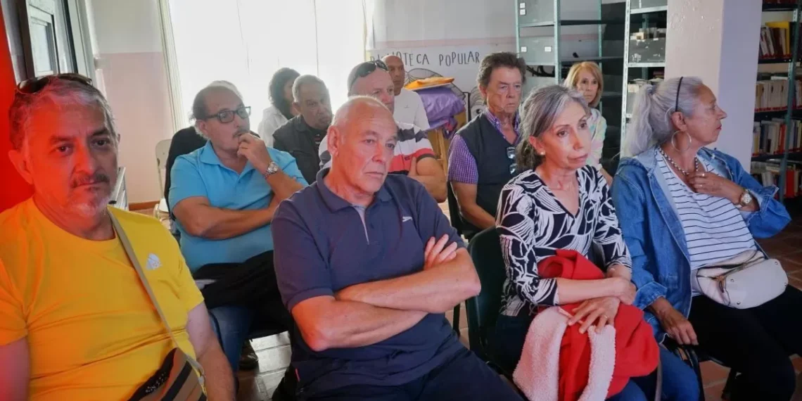 Biss y funcionarios municipales se reunieron con vecinos de Playa Unión por temas de confianza