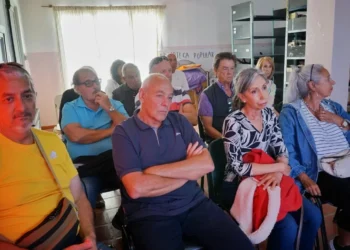 Biss y funcionarios municipales se reunieron con vecinos de Playa Unión por temas de confianza