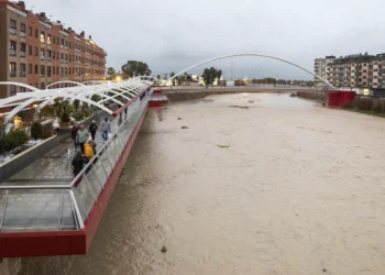 Las lluvias torrenciales en Murcia provocan el desconcierto: calles anegadas y coches arrastrados