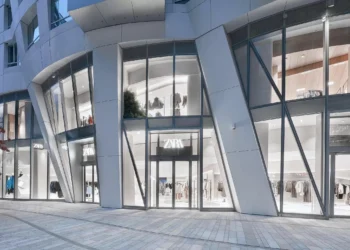 Pagar sin pasar por caja y sin colas: así es la anuncio experiencia de compra en Zara que Inditex llevará a todas sus tiendas