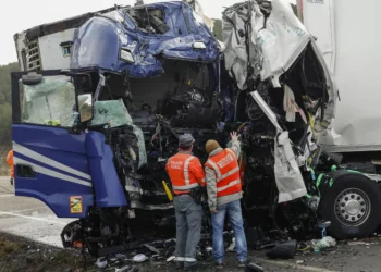 Cuatro personas mueren en un choque frontal entre dos camiones en Navarra