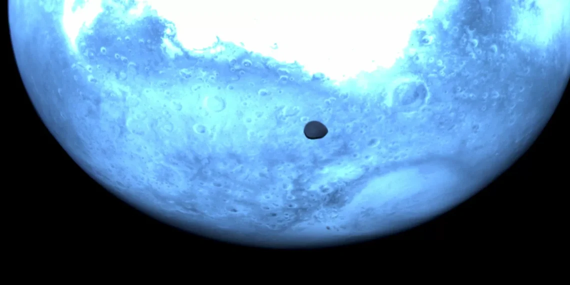 La nave Hera activa sus cámaras e inmortaliza la capacidad de Marte y su luna Deimos