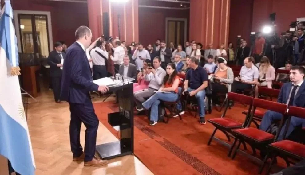 Se estudian cambios en las conferencias de prensa de apartamento Rosada que incluyen un “botón muteador”