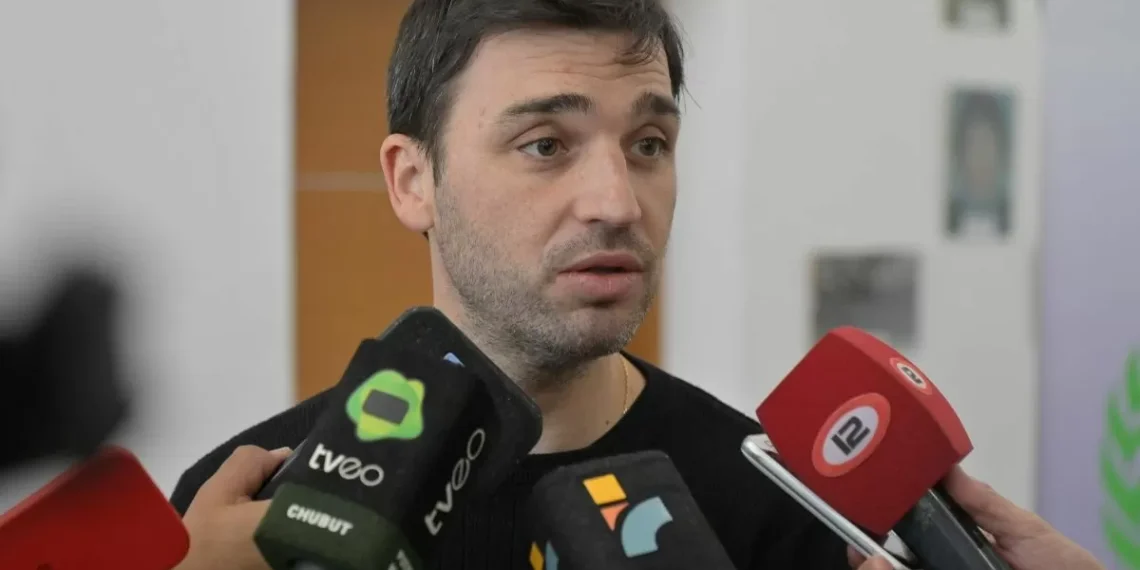 Por instrucción de Torres, ministros y funcionarios provinciales permanecen en Comodoro Rivadavia ante la fortuna climática