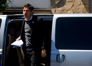 Kicillof reclama el saldo de servicios de trenes que Milei paralizó y quiere un sistema ferroviario provincial