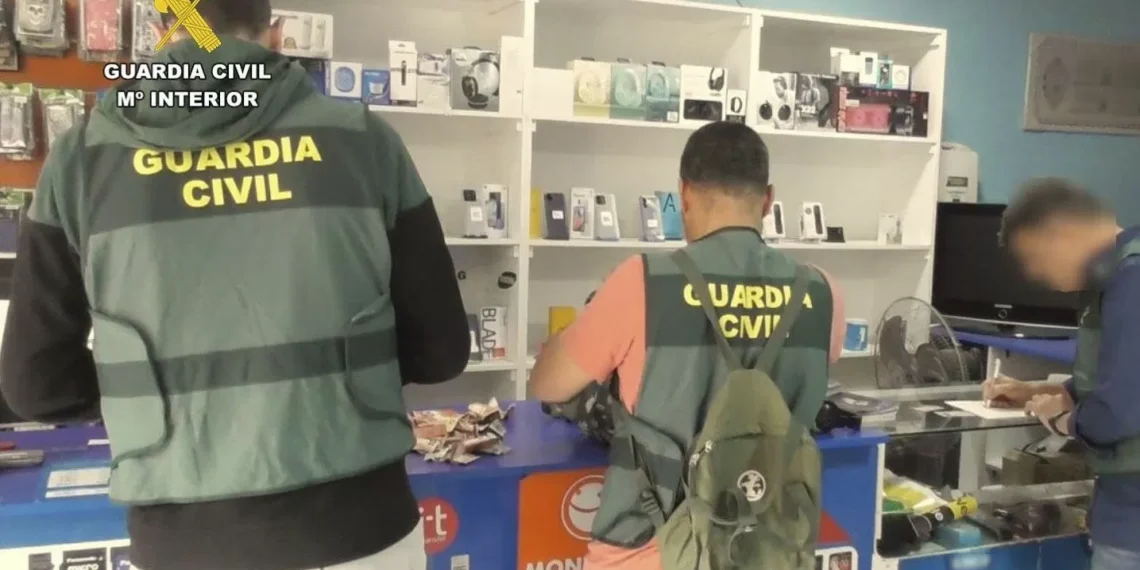 La Guardia seglar desarticula un grupo que extorsionó a 250 personas que accedieron a anuncios de sexo