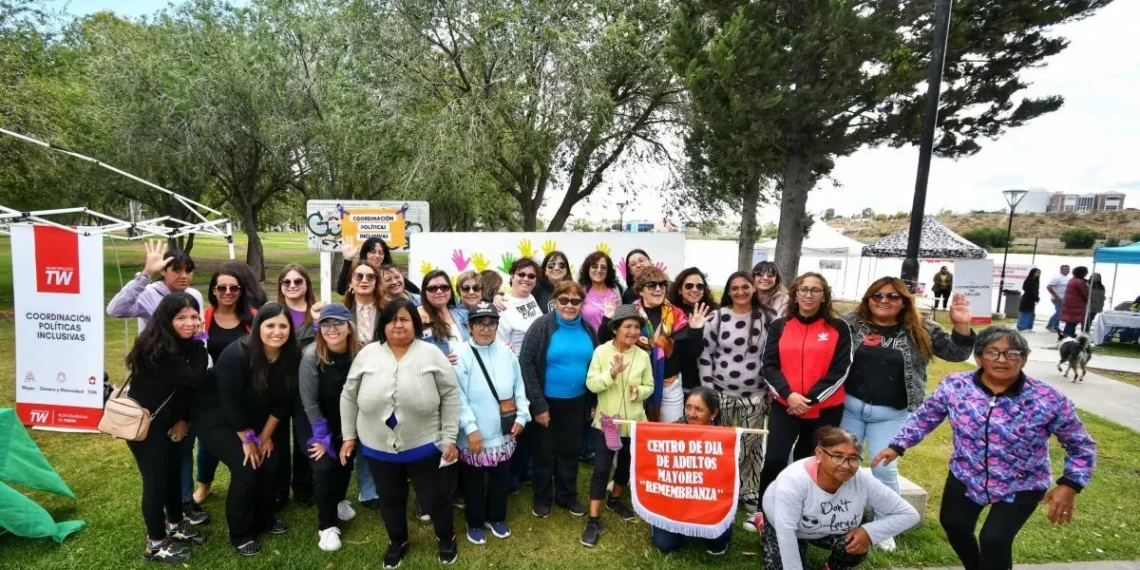 Gran concurrencia de mujeres en el esquema de visibilización por el 8M en Trelew