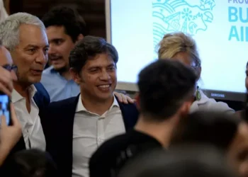 Con un bula, 44 intendentes peronistas le pidieron a Kicillof que desdoble la elección