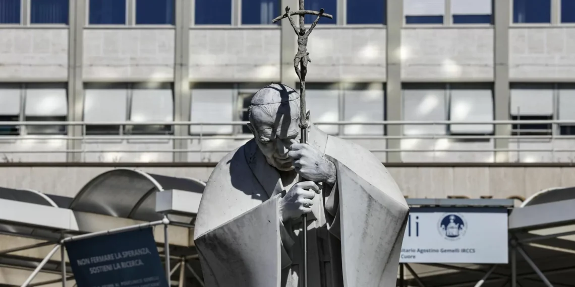 El Papa pide “desarmar la Tierra” en espina carta enviada desde el hospital: “La guerra parece aún más absurda