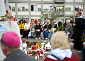 El Papa llega al mes hospitalizado: sigue “asentado” pero con una “lenta” recuperación