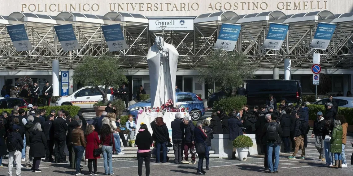 El Papa continúa con fisioterapia, oxigenación de alto flujo y realiza varios nombramientos desde el sanatorio Gemelli