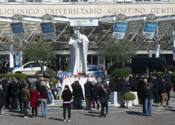 El Papa continúa con fisioterapia, oxigenación de alto flujo y realiza varios nombramientos desde el sanatorio Gemelli