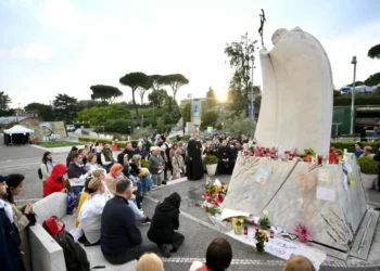 El Papa cumple 12 de años de pontificado en el hospital y con el futuro de Iglesia en el porte