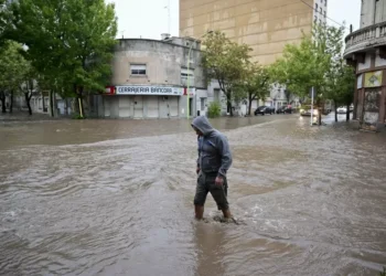En Bahía Blanca le reclaman a Caputo patrocinio económico para pymes y comercios golpeados por la inundación
