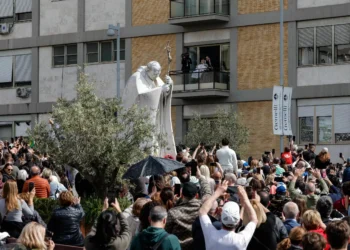“Gracias por las oraciones, ahora acabad con la guerra”