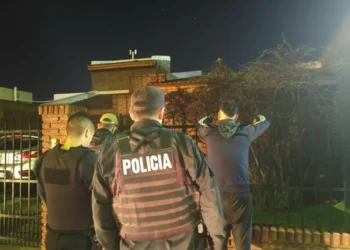 Detienen a dos sospechosos acusados de querer afanar en una vivienda mientras el dueño dormía