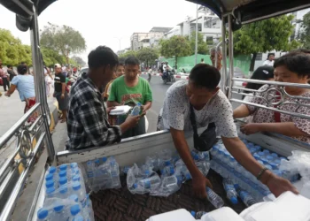 La junta militar da un giro y declara una armisticio de tres semanas por el devastador terremoto en Birmania