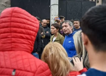 Con una carta abierta, el kirchnerismo presiona para que Kicillof no desdoble