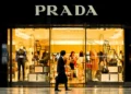Prada compra Versace por 1.250 millones de euros