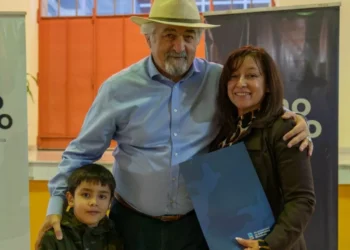 Othar encabezó una nueva entrega de títulos de propiedad