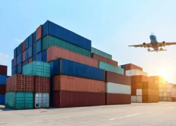 Marzo cerró con superávit comercial, pero con caída en exportaciones y ampliación de importaciones