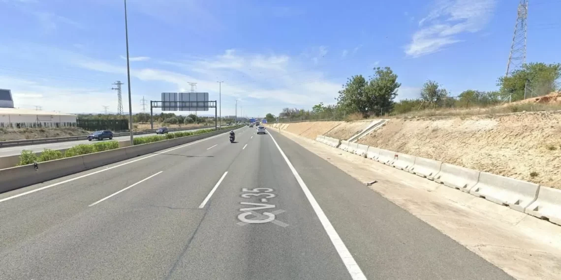 sofisticado accidente en Paterna: Veinte heridos, tres menores, en un choque entre un bus, un camión y un coche