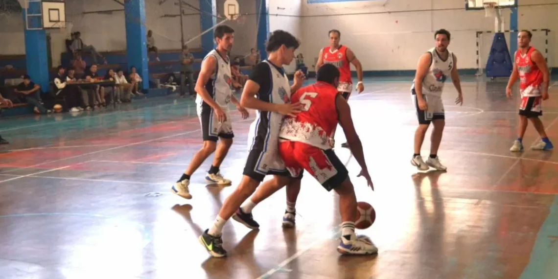 Carpinteros del Sur cayó ante Dina Huapi en un vibrante encuentro 