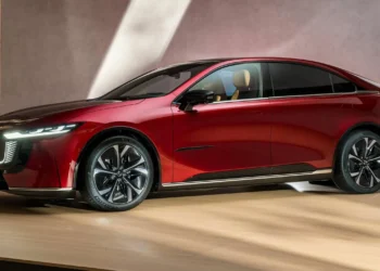 El Mazda6e, a la venta este estío con un precio desde los 39.515 euros