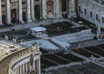 El funeral de un Pontífice, el entierro de “un simple pastor”