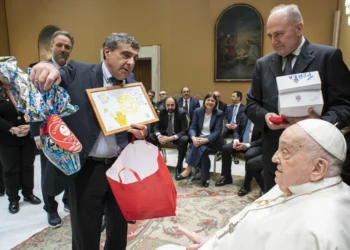 El Papa recibe al personal que lo trató en el policlínica: “Gracias por vuestro servicio”