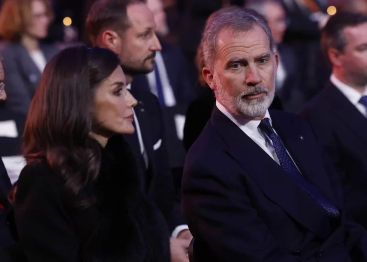 Los reyes de España llegan a Roma para acudir al funeral del Papa