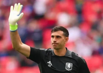 Crystal Palace goleó 3 a 0 al Aston localidad del “Dibu” Martínez y lo dejó sin final de la FA Cup