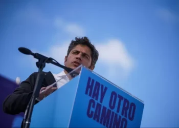 Kicillof arrancó la campaña y mandó un mensaje al peronismo: “el único contendiente que tenemos es Milei”