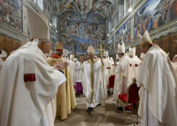 El Papa mantiene de forma temporal a todos los miembros de la chancillería