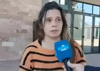 Gastó $500 millones depositados por error y ahora enfrenta cargos y fianza millonaria