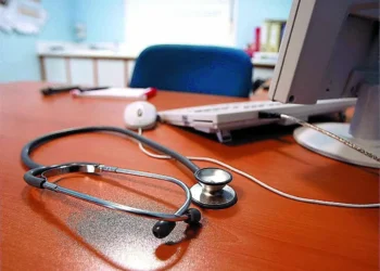 Pierde un testículo porque le diagnosticaron erróneamente un estreñimiento: lo indemnizarán con 38.000 euros