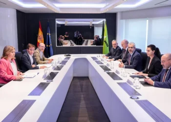 Aena y Madrid acuerdan que pincho entidad social se encargue de identificar a las personas sin hogar de Barajas