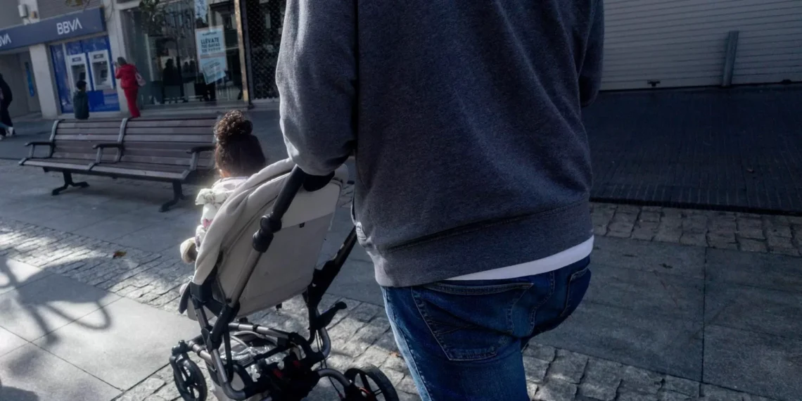 Un juzgado reconoce el derecho al permiso parental retribuido de ocho semanas a un sanitario de valle