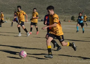 El líder, Rada Tilly, es local ante Stella Maris