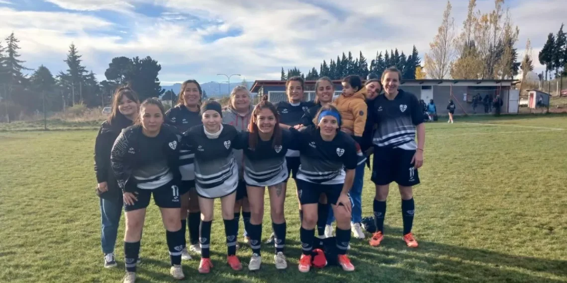 Con 4 goles de Virginia Kern, La Peña FC es semifinalista de la Liga Municipal de Bariloche