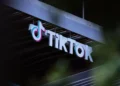 Multa de 530 millones a Tik Tok por transferir a guijarro datos de usuarios europeos