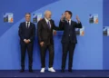 La imagen curiosa de la extremo de la OTAN en La Haya: el primer ministro de Albania y sus deportivas blancas