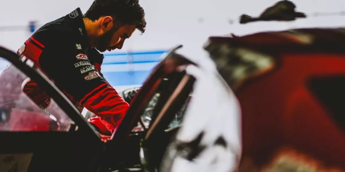 Juan Cruz Benvenuti hace una pausa en el Turismo Carretera