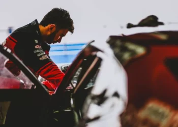 Juan Cruz Benvenuti hace una pausa en el Turismo Carretera